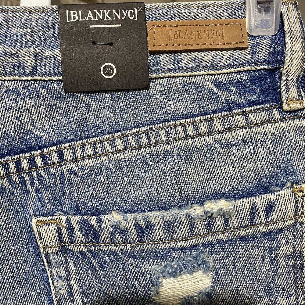 BlankNYC Distressed Denim Shorts in HOLLYWEIRD Fringe Button Fly Size 26 NWT - Picture 3 of 8
